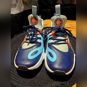 Youth Nike Huarache E.D.G.E shoes size 6Y or 7 womens